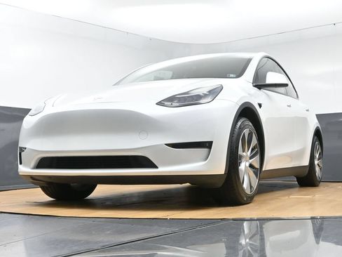 Used 2023 Tesla Model Y Long Range AWD/4WD image 49