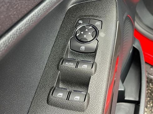 Used 2018 Ford EcoSport SE w/ SE Convenience Package image 15