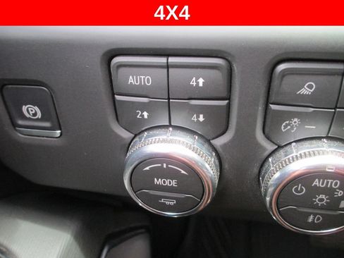 Certified 2026 GMC Sierra 1500 AT4X w/ AT4X AEV Edition AWD/4WD image 32