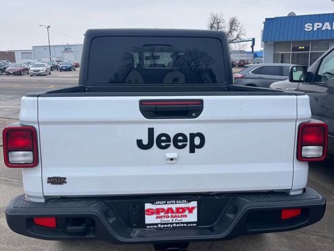 Used 2022 Jeep Gladiator Sport image 9
