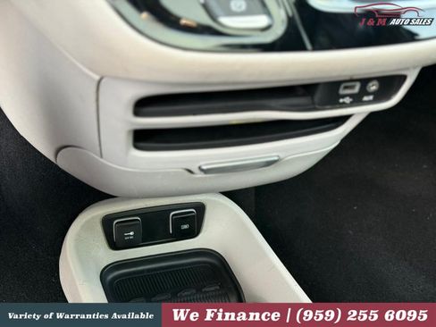 Used 2019 Chrysler Pacifica Limited FWD image 22