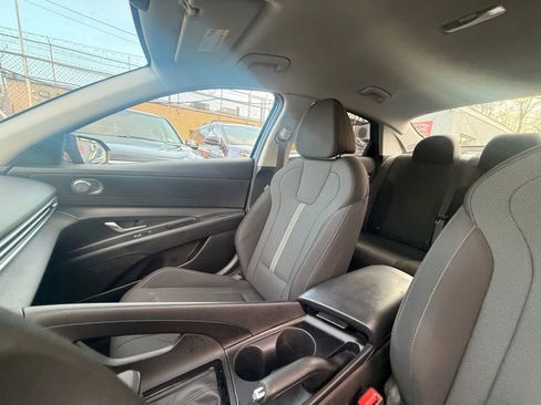 Used 2023 Hyundai Elantra SE image 12