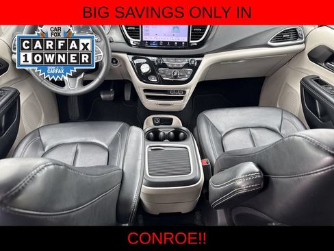 Used 2024 Chrysler Pacifica Touring-L FWD image 26
