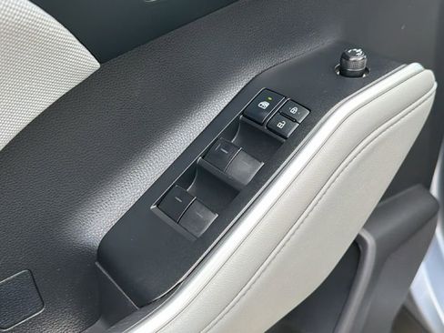 Used 2022 Toyota Highlander LE FWD image 15