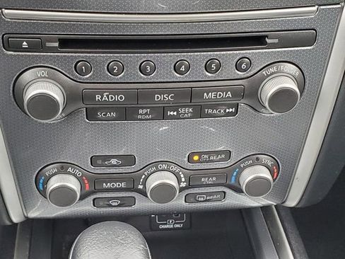 Used 2020 Nissan Pathfinder SL image 28