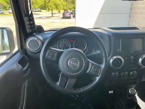 Used 2013 Jeep Wrangler Unlimited Rubicon w/ Max Tow Pkg AWD/4WD image 16