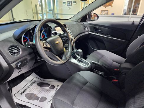 Used 2016 Chevrolet Cruze LT FWD image 16