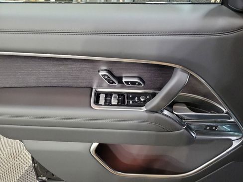 New 2025 Land Rover Range Rover SE image 14