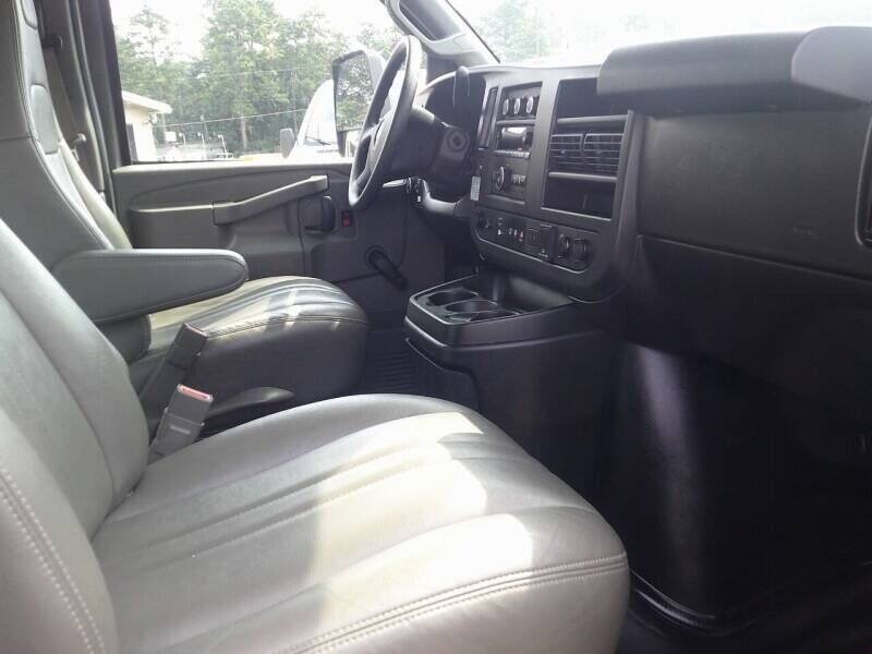 Used 2021 GMC Savana 3500 Extended w/ Power Convenience Package RWD image 10
