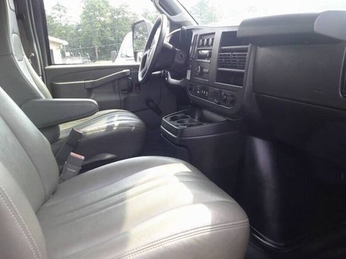 Used 2021 GMC Savana 3500 Extended w/ Power Convenience Package RWD image 10