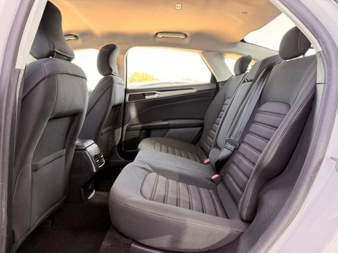 Used 2019 Ford Fusion SE FWD image 14