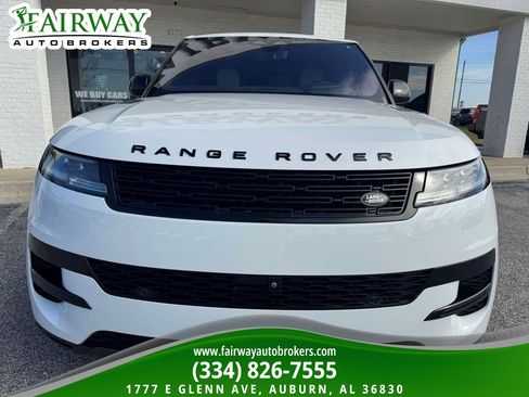 Used 2023 Land Rover Range Rover Sport SE AWD/4WD image 3