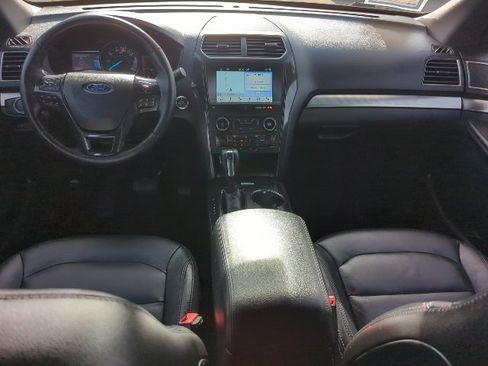 Used 2018 Ford Explorer XLT w/ Equipment Group 202A image 7