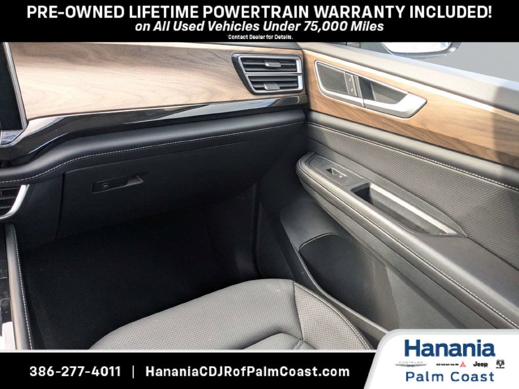 Used 2025 Volkswagen Atlas SE AWD/4WD image 17