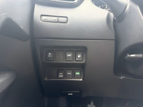 Used 2018 Nissan Rogue SV AWD/4WD image 22
