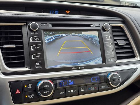 Used 2015 Toyota Highlander Limited Platinum image 54