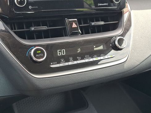 Used 2022 Toyota Corolla LE FWD image 16