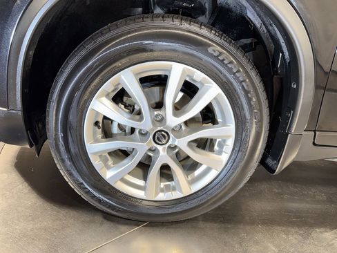 Used 2020 Nissan Rogue SV image 10