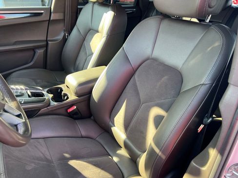 Used 2018 Porsche Macan image 16