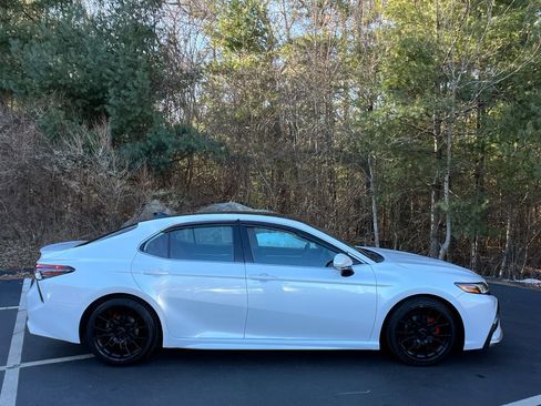 Used 2022 Toyota Camry XSE image 6