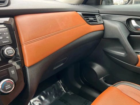 Used 2017 Nissan Rogue SL w/ SL Premium Package AWD/4WD image 28