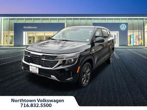 Used 2024 Kia Seltos LX AWD/4WD image 3