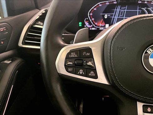 Used 2022 BMW X7 xDrive40i w/ M Sport Package AWD/4WD image 22