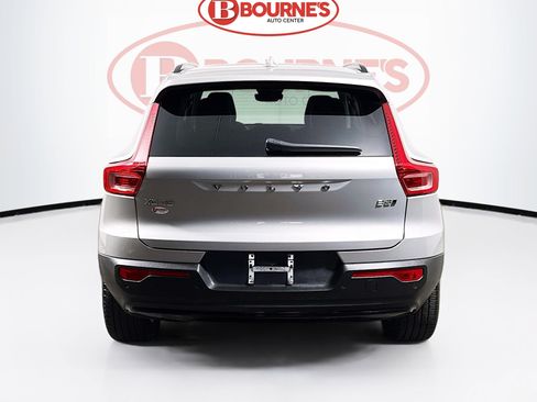 Used 2024 Volvo XC40 B5 Core w/ Climate Package AWD/4WD image 10