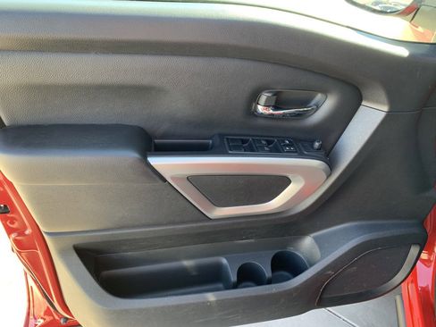 Used 2022 Nissan Titan SV w/ SV Convenience Package image 14