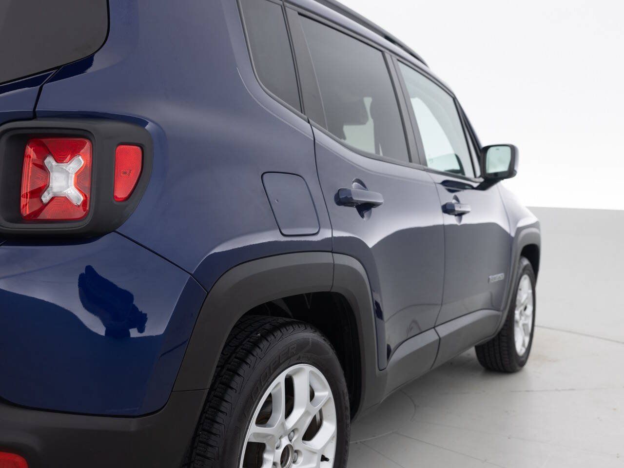 Used 2016 Jeep Renegade Latitude FWD image 14