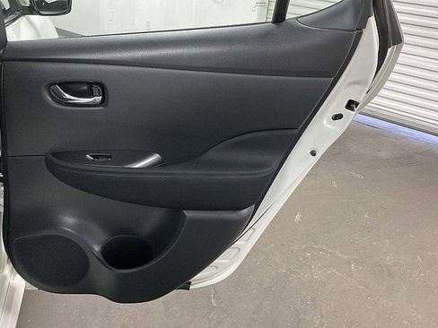 Used 2022 Nissan Leaf S image 28
