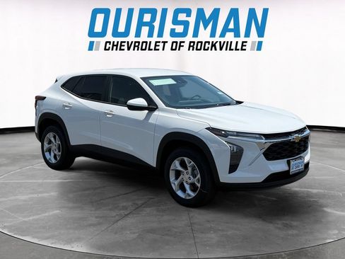 New 2026 Chevrolet Trax LS w/ LS Convenience Package FWD image 1