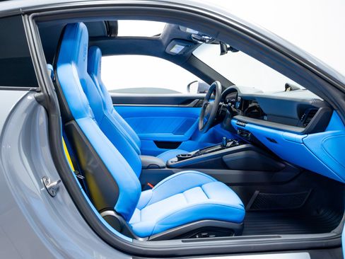 Used 2024 Porsche 911 Carrera image 32