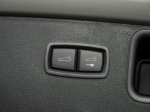 New 2026 Porsche Macan Turbo image 32