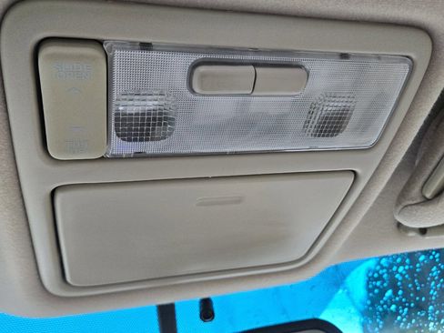 Used 2002 Toyota Avalon XLS image 21