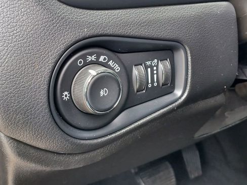 Used 2021 Jeep Renegade Limited AWD/4WD image 12