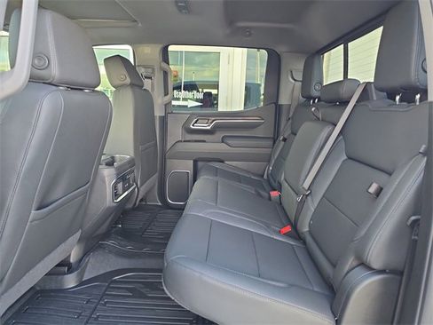 New 2026 GMC Sierra 1500 SLT image 15
