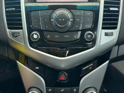 Used 2015 Chevrolet Cruze LT image 25