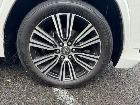 Used 2025 Lexus LX 600 4WD w/ Accessory Package (2T) image 7