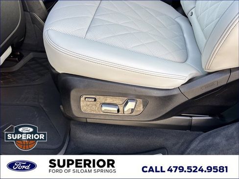 Used 2023 BMW X7 xDrive40i w/ Executive Package image 22