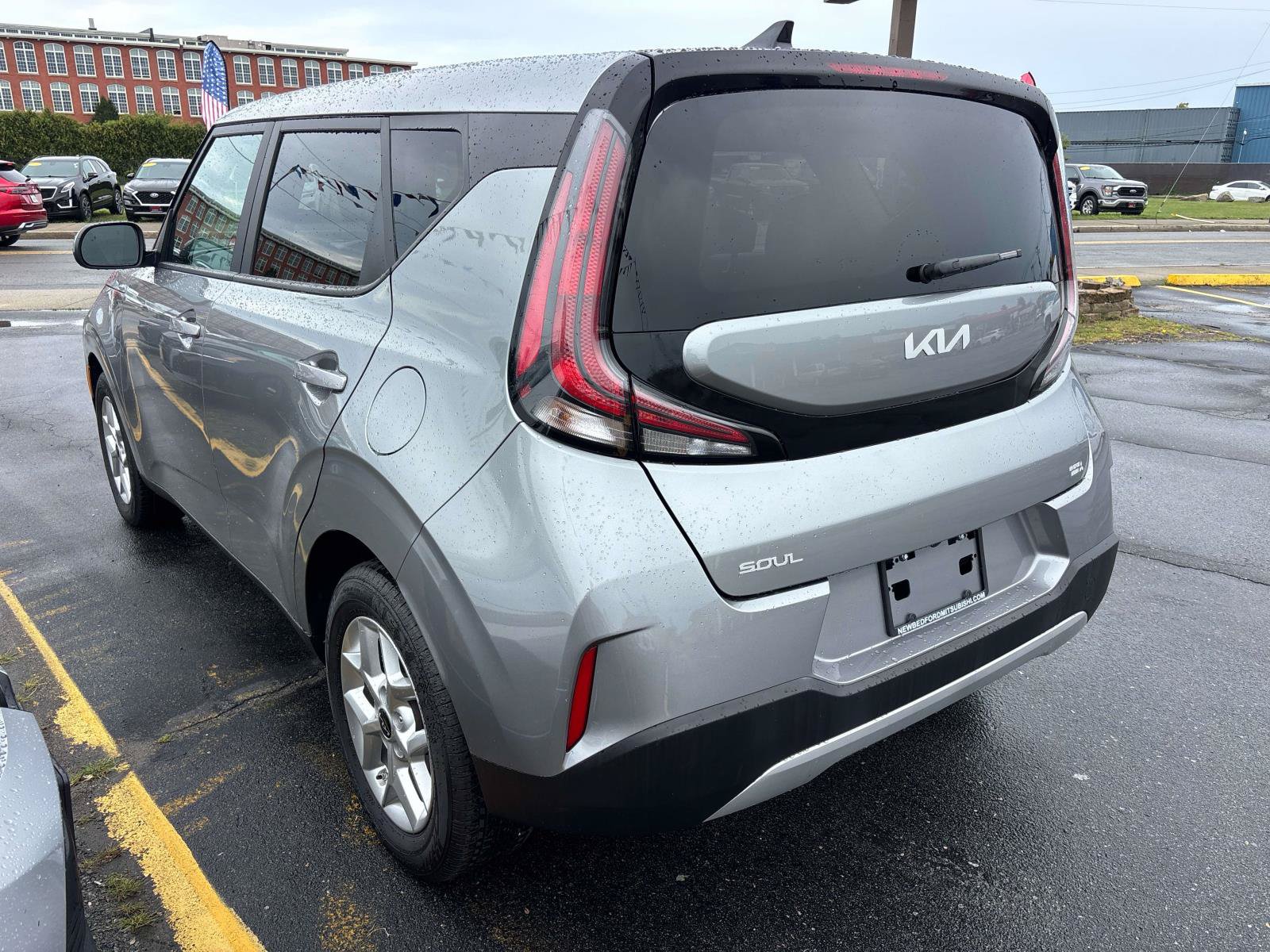 Used 2025 Kia Soul LX w/ LX Technology Package FWD image 7