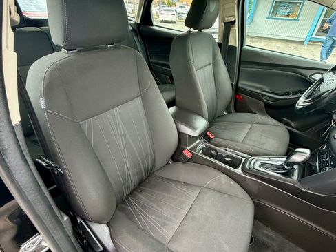 Used 2016 Ford Focus SE w/ SE Cold Weather Package image 13