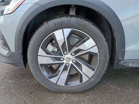 Used 2025 Volvo V60 B5 Cross Country Plus image 27