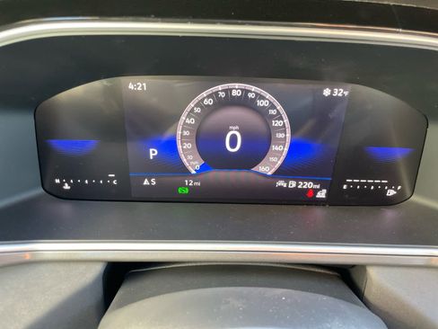 New 2026 Volkswagen Taos SE FWD image 32