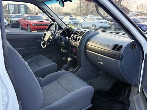 Used 2002 Nissan Frontier XE image 19
