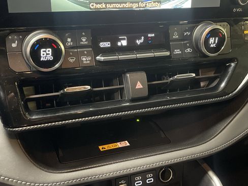 Certified 2023 Toyota Highlander XSE image 24