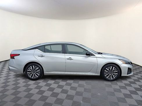 Certified 2025 Nissan Altima 2.5 SV image 8