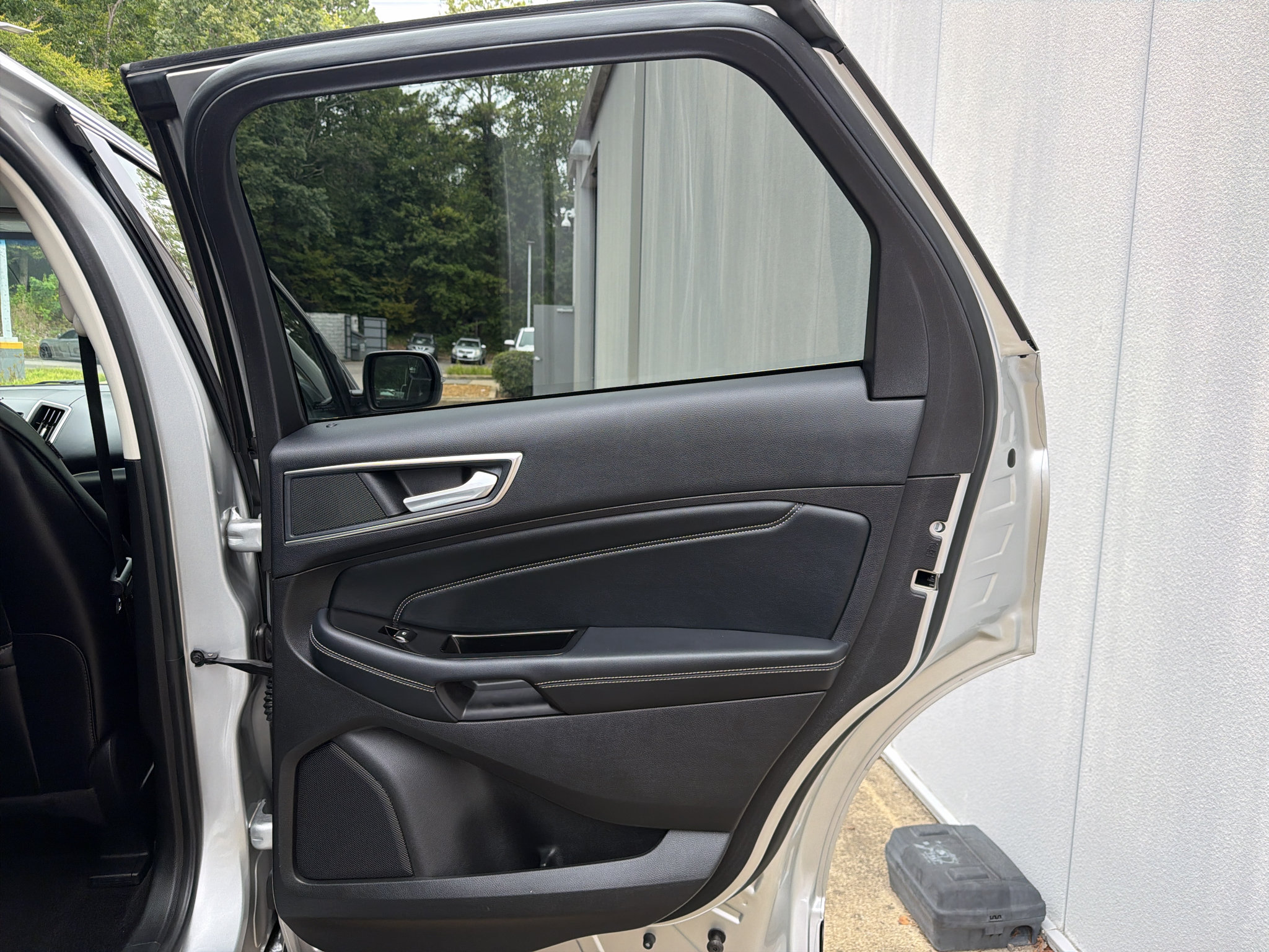 Used 2018 Ford Edge Titanium w/ Equipment Group 301A FWD image 16