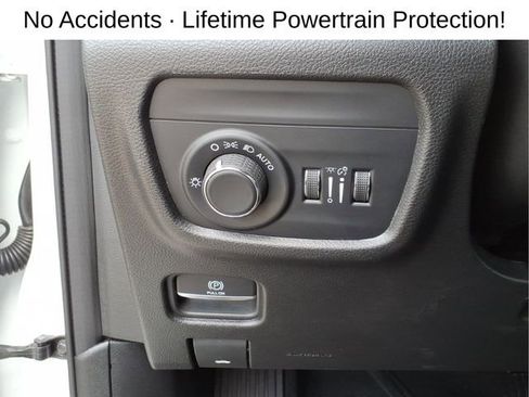 Used 2023 Jeep Grand Cherokee Laredo AWD/4WD image 14