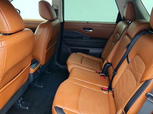Used 2023 Nissan Pathfinder Platinum w/ Black Appearance Package image 22
